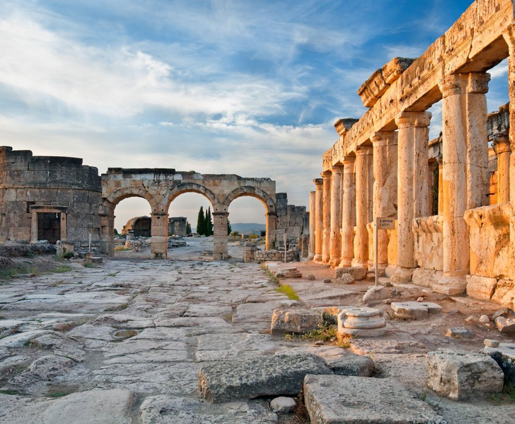 PAMUKKALE & SALDA TOUR 