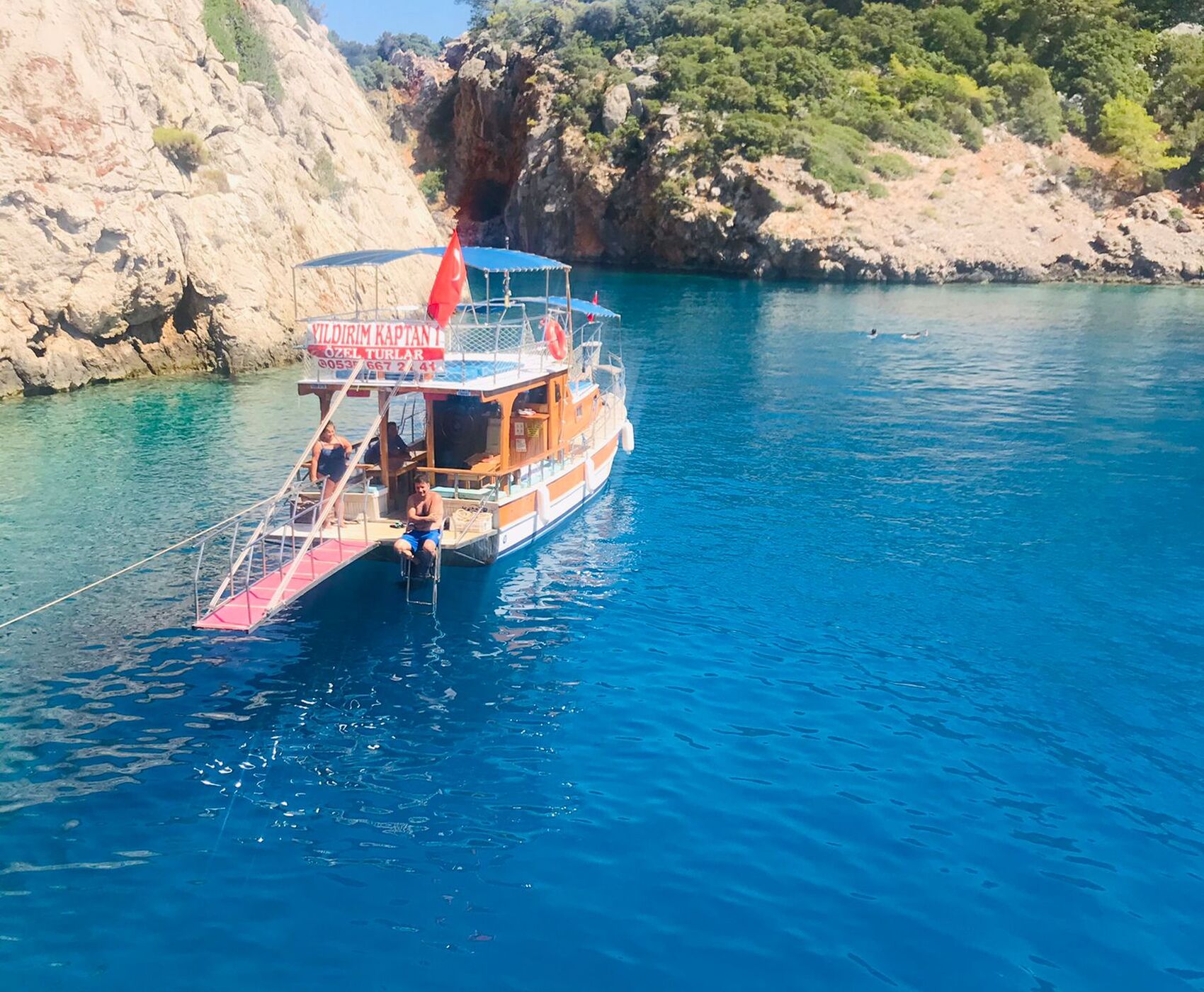 ADRASAN - GENOESЕ & AQUARIUM BAYS YACHT TOUR