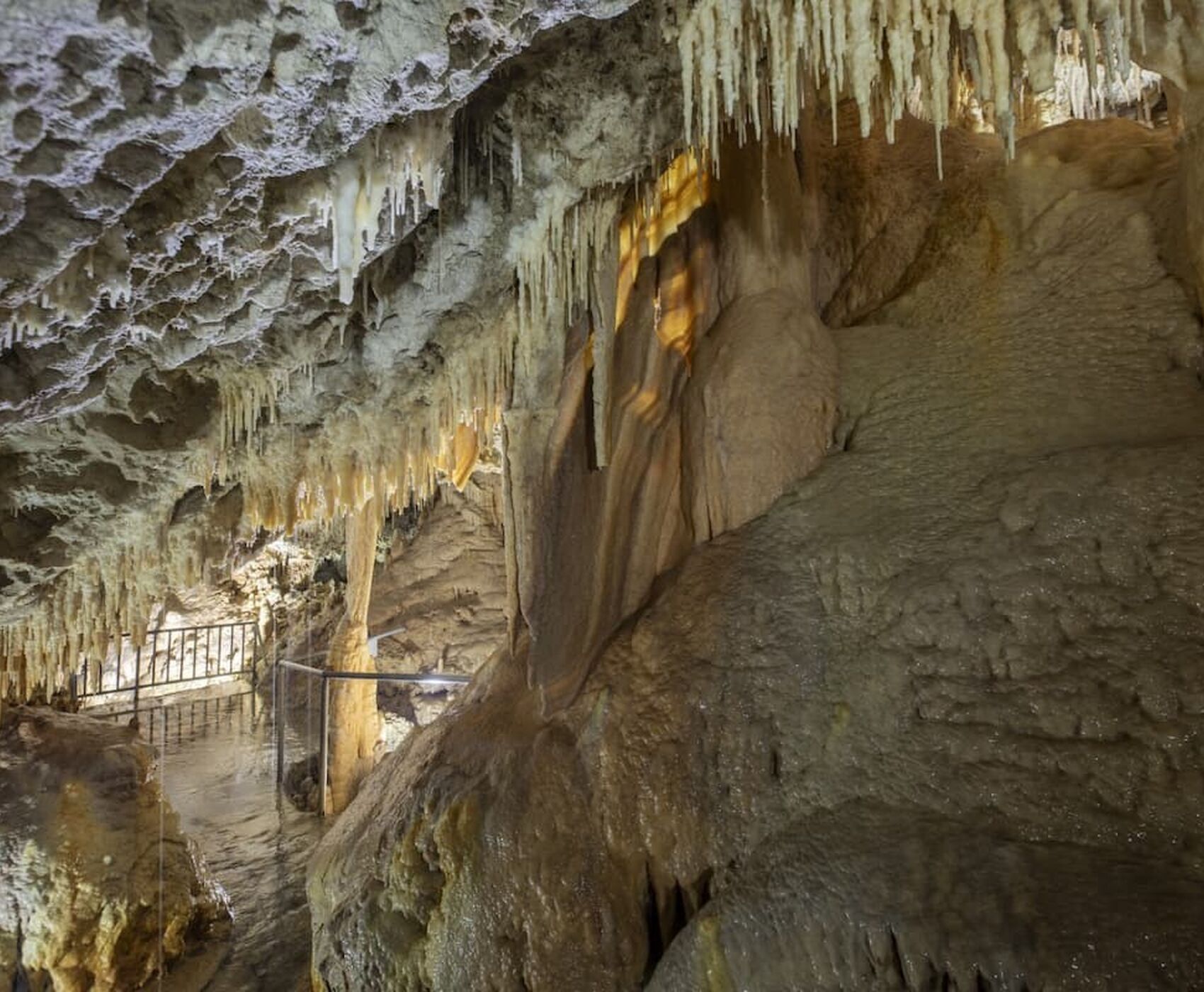 ALTINBEŞİK CAVE & ORMANA BUTTONED HOUSES & İBRADI