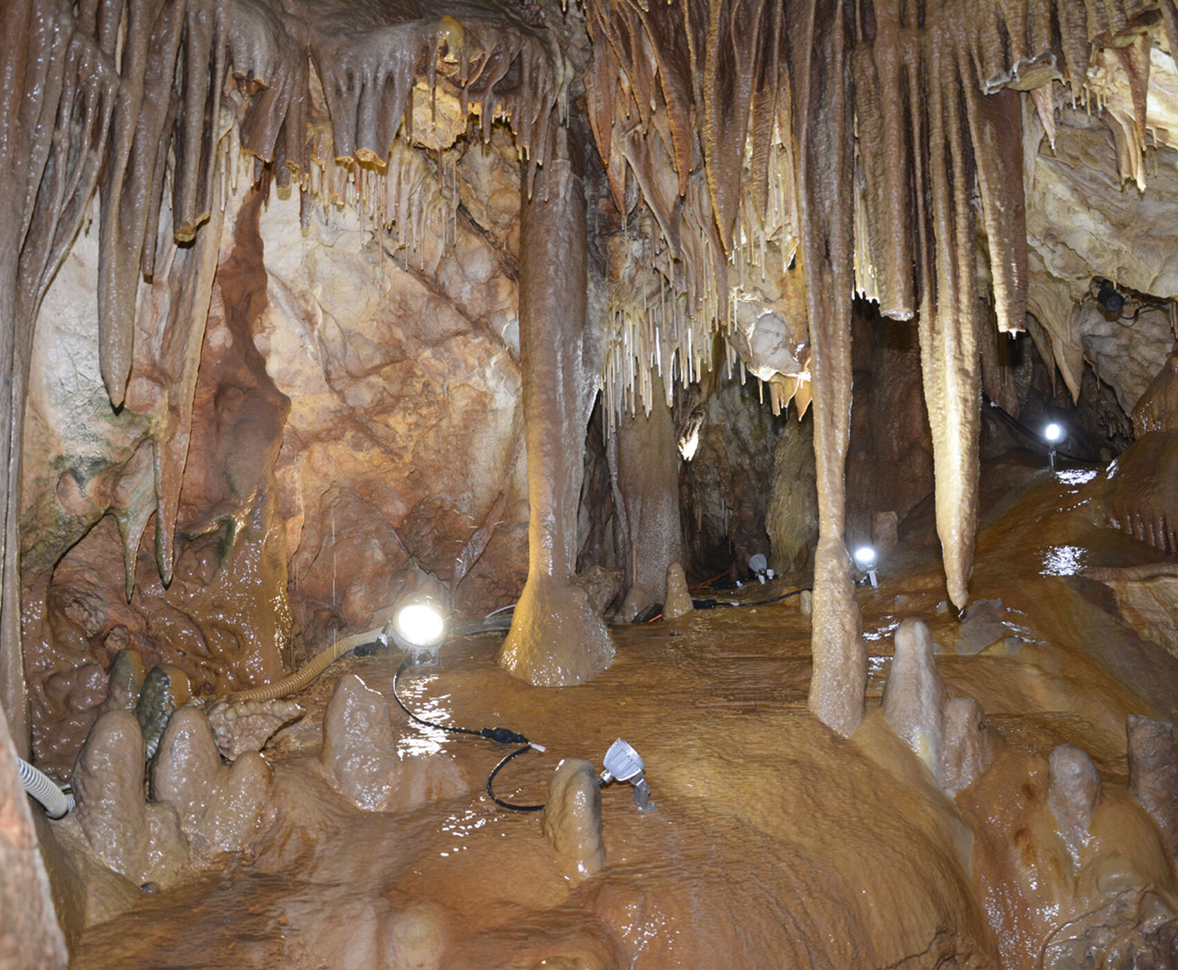 ALTINBEŞİK CAVE & ORMANA BUTTONED HOUSES & İBRADI