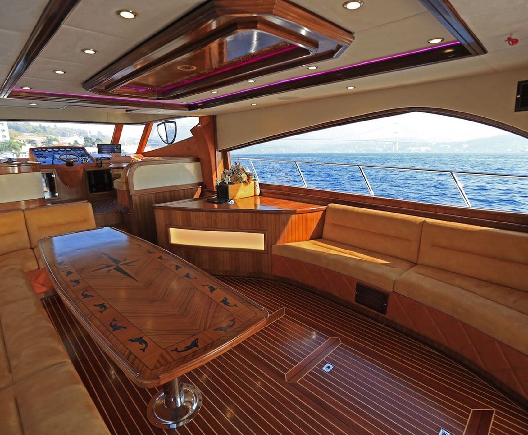 VIP MOTOR YATCH TOUR